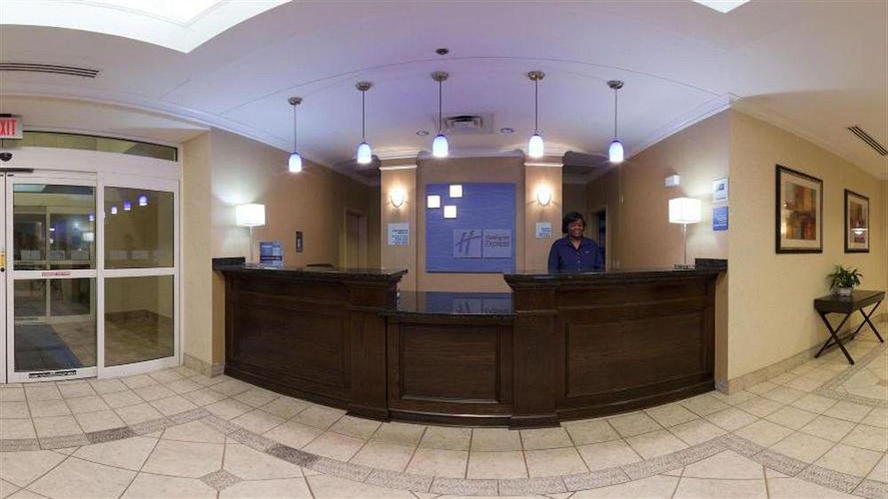 Holiday Inn Express Hotel & Suites Dublin By Ihg Kültér fotó