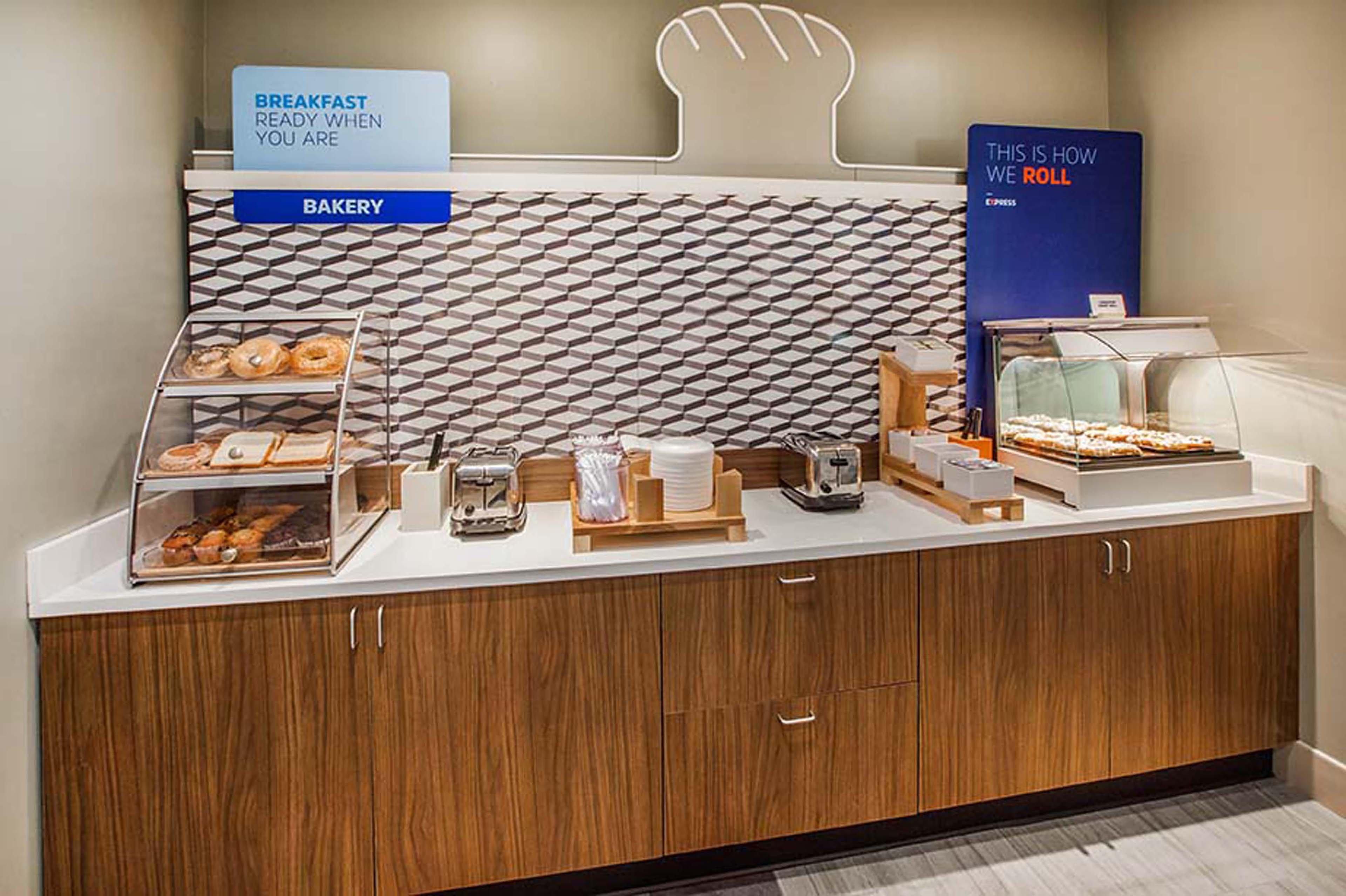 Holiday Inn Express Hotel & Suites Dublin By Ihg Kültér fotó
