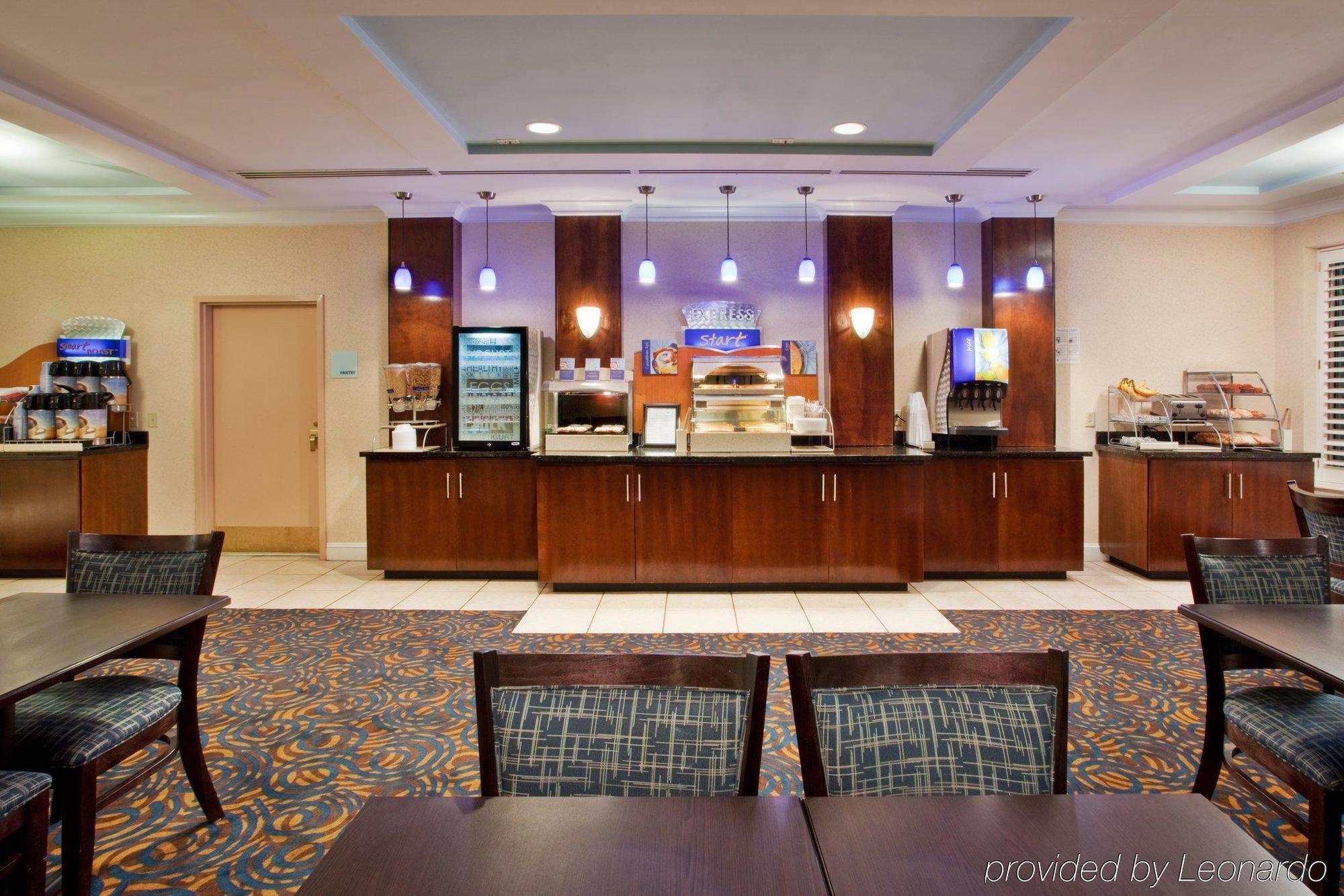 Holiday Inn Express Hotel & Suites Dublin By Ihg Kültér fotó